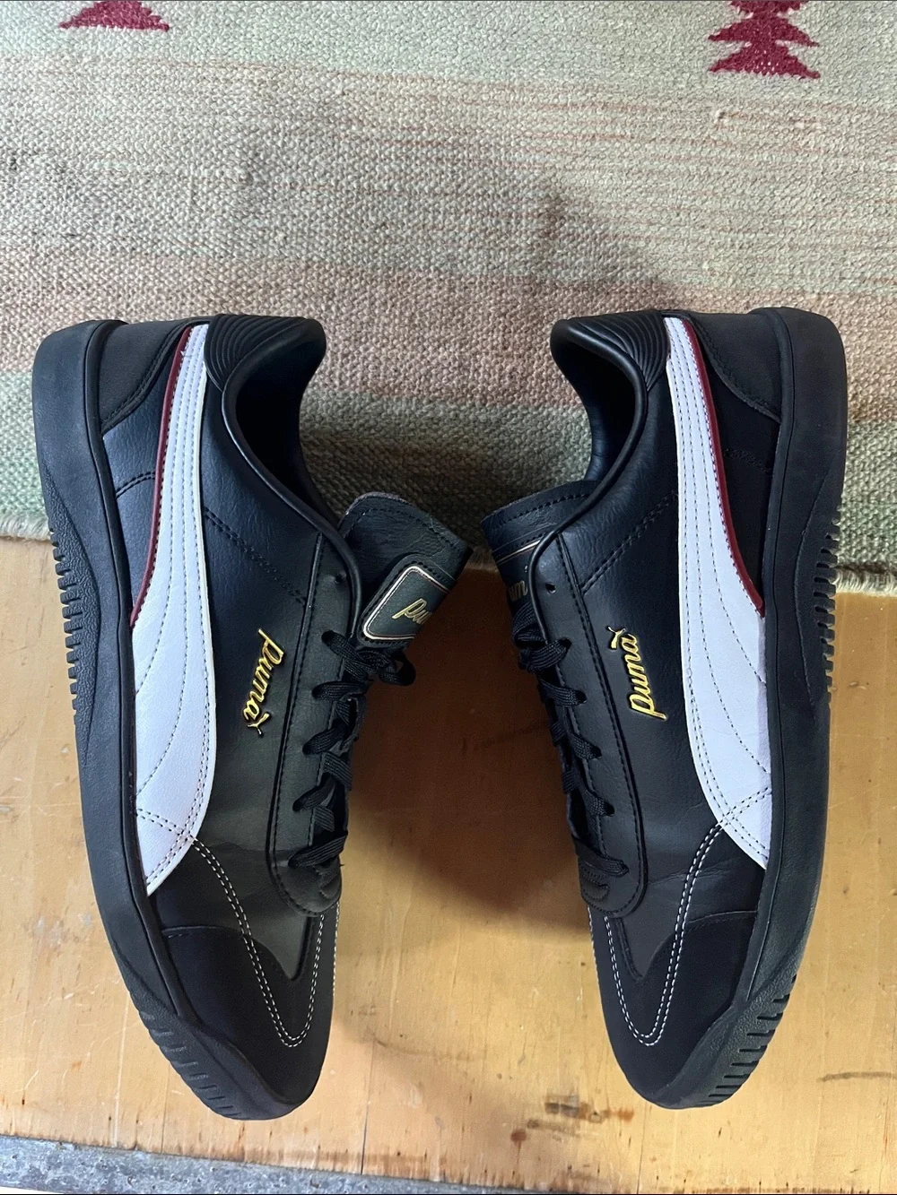 PUMA Women’s 11 Classic Black and Gold 🖤 - Picture 5 of 7